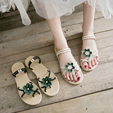 Flat sandals and slippers